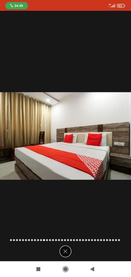 Hotel Almond Zirakpur Buitenkant foto