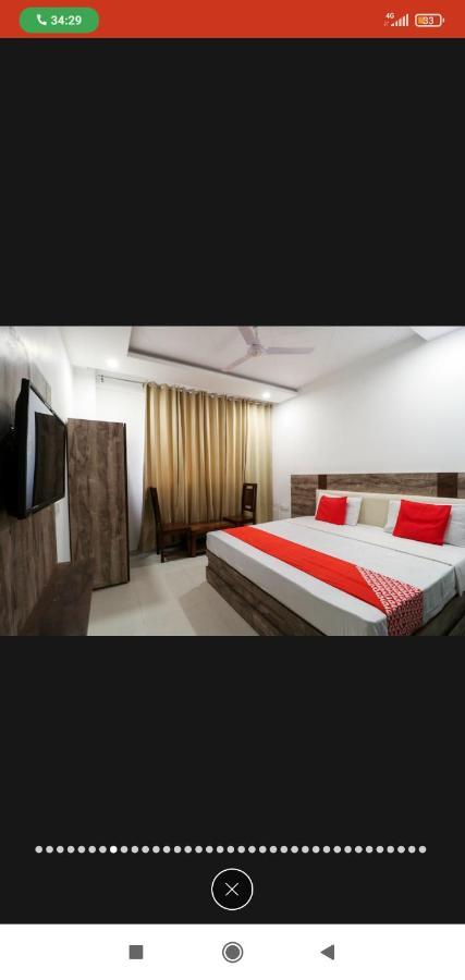Hotel Almond Zirakpur Buitenkant foto