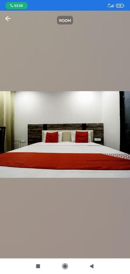 Hotel Almond Zirakpur Buitenkant foto