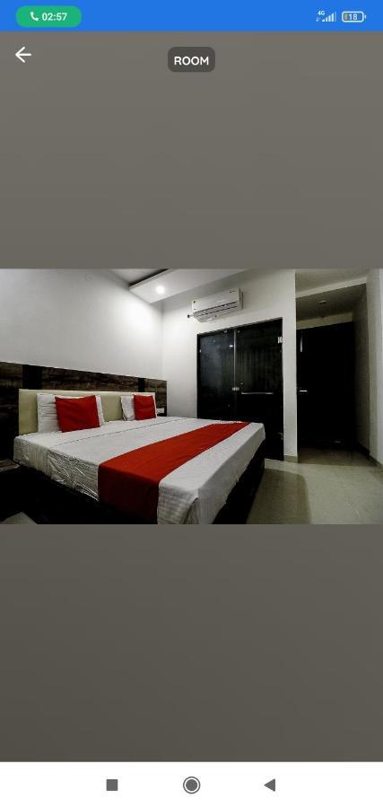 Hotel Almond Zirakpur Buitenkant foto