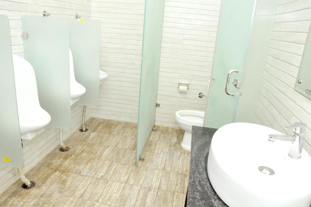 Hotel Almond Zirakpur Buitenkant foto