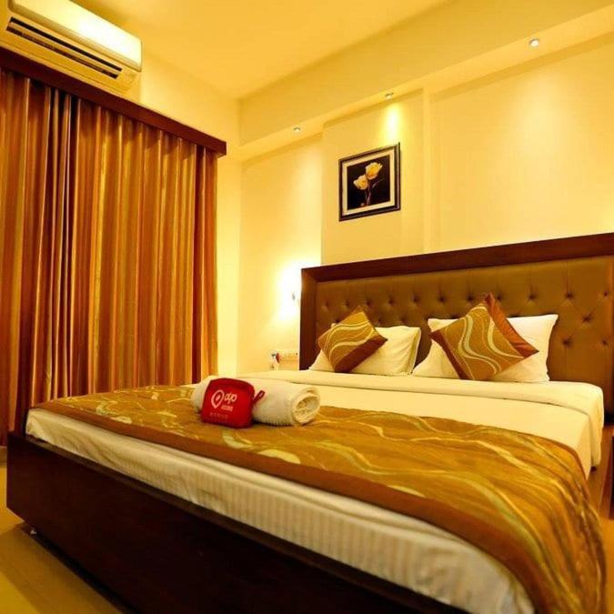 Hotel Almond Zirakpur Buitenkant foto