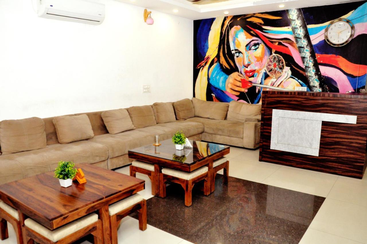 Hotel Almond Zirakpur Buitenkant foto
